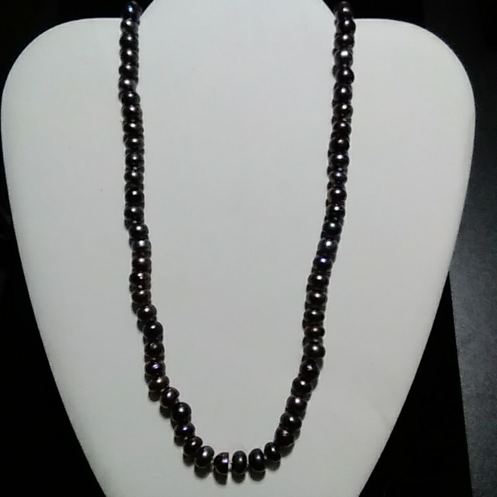 Peacock Pearl Necklace